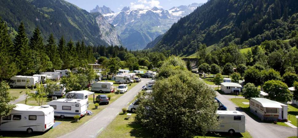 Wohnmobilstellplätze in der Schweiz: Wo kann man parken?