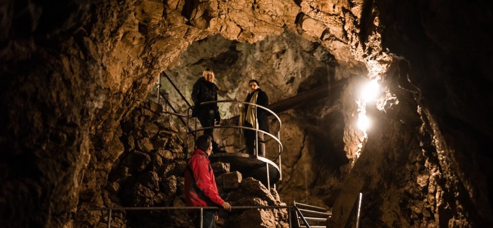 Die Höhle Moulins souterrains am Col de Roche